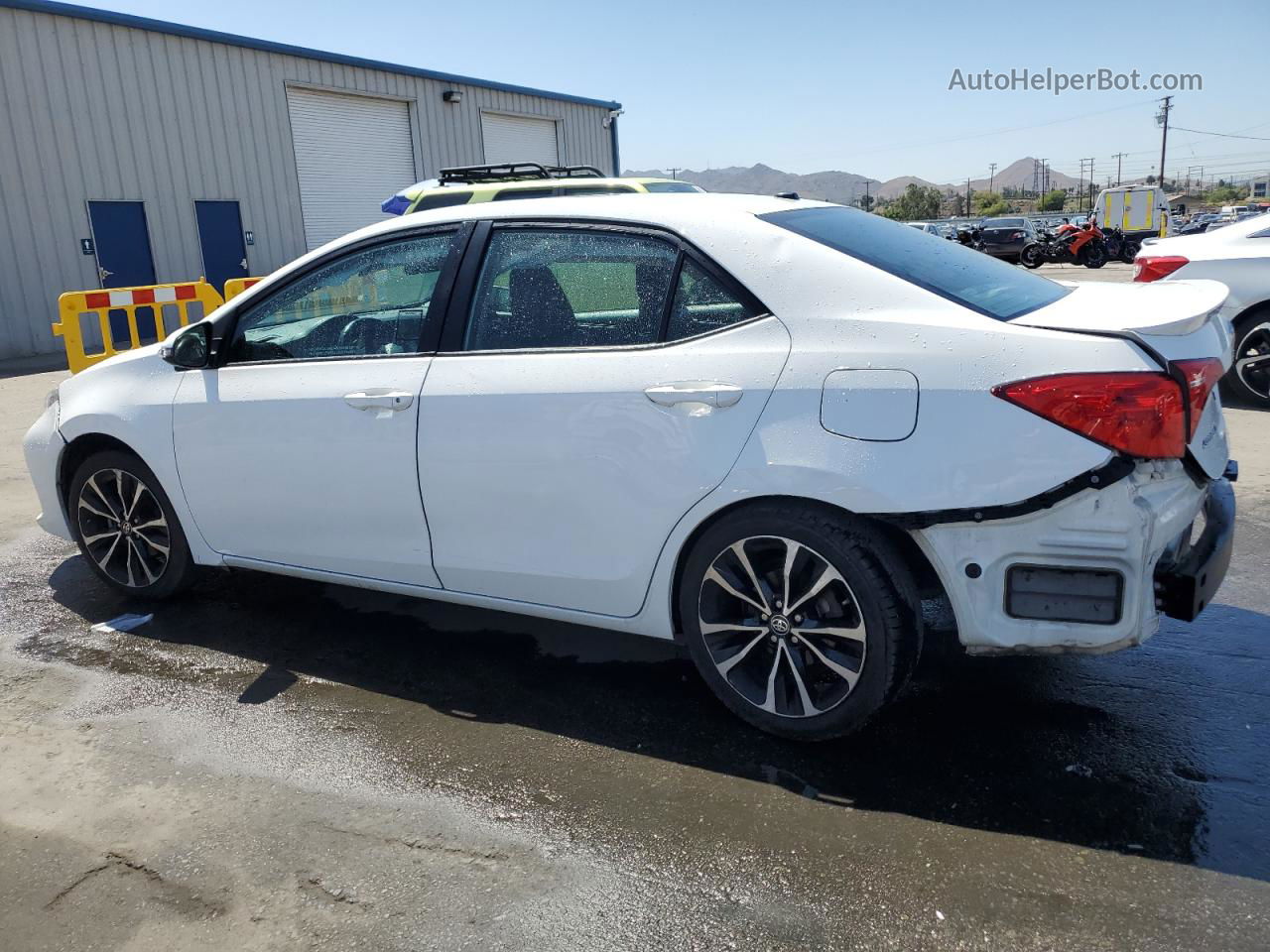 2017 Toyota Corolla L Белый vin: 5YFBURHE7HP591222