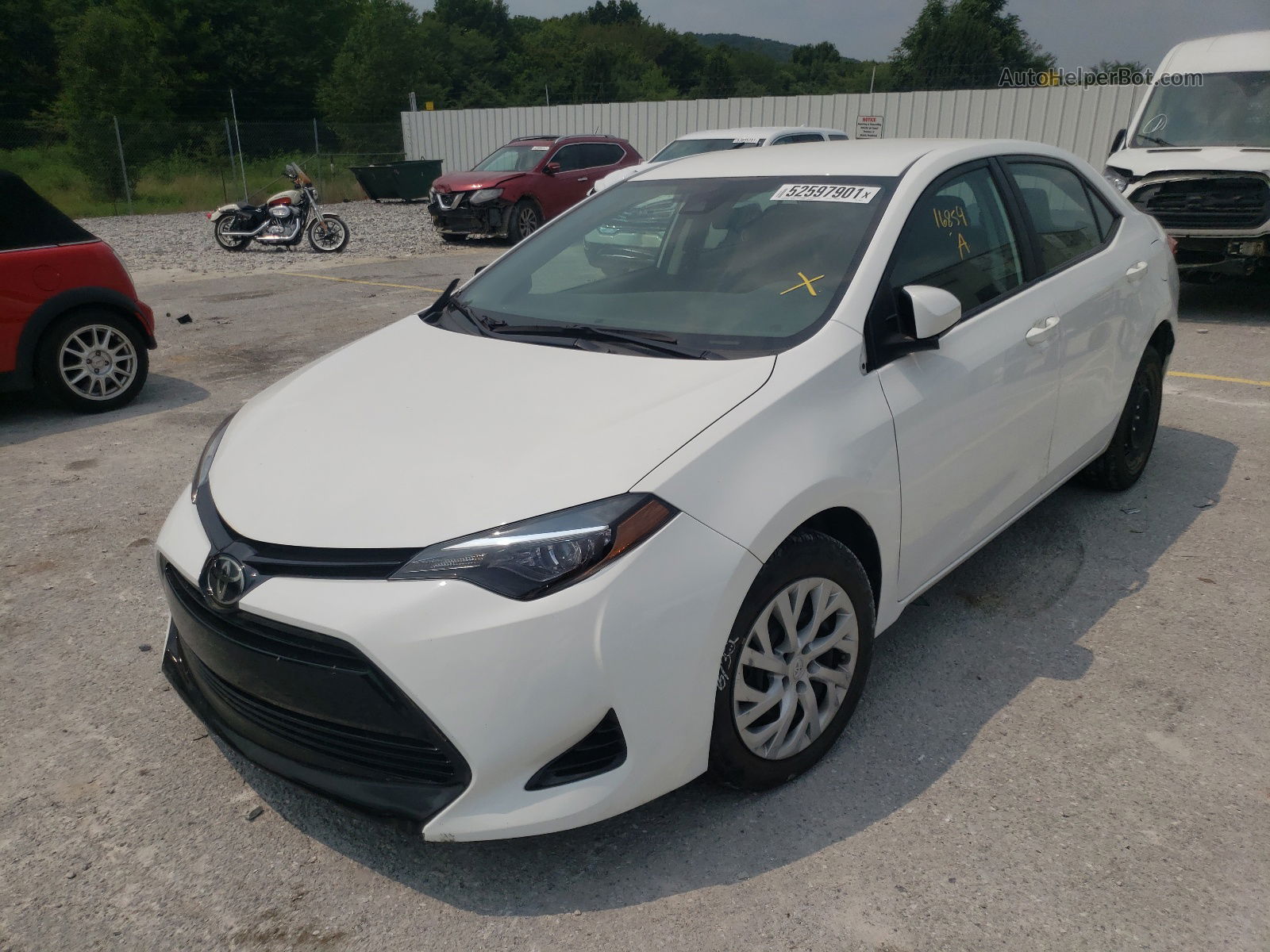 2017 Toyota Corolla L Белый vin: 5YFBURHE7HP698612