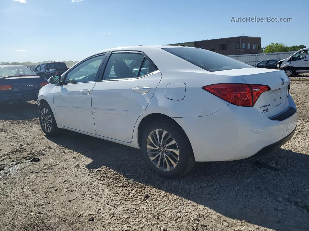 2017 Toyota Corolla L Белый vin: 5YFBURHE7HP704988