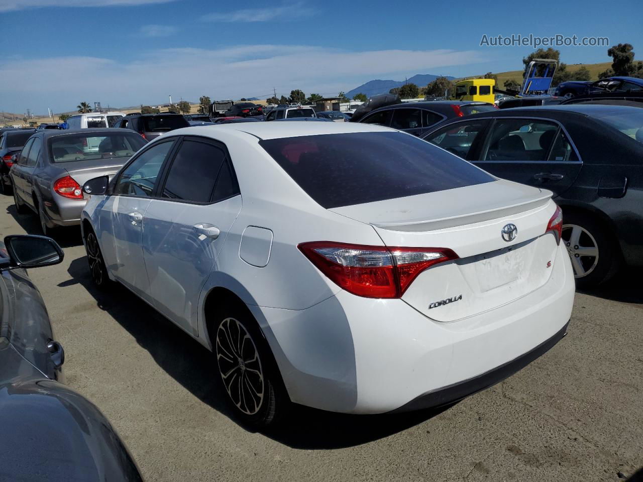 2014 Toyota Corolla L White vin: 5YFBURHE8EP090786