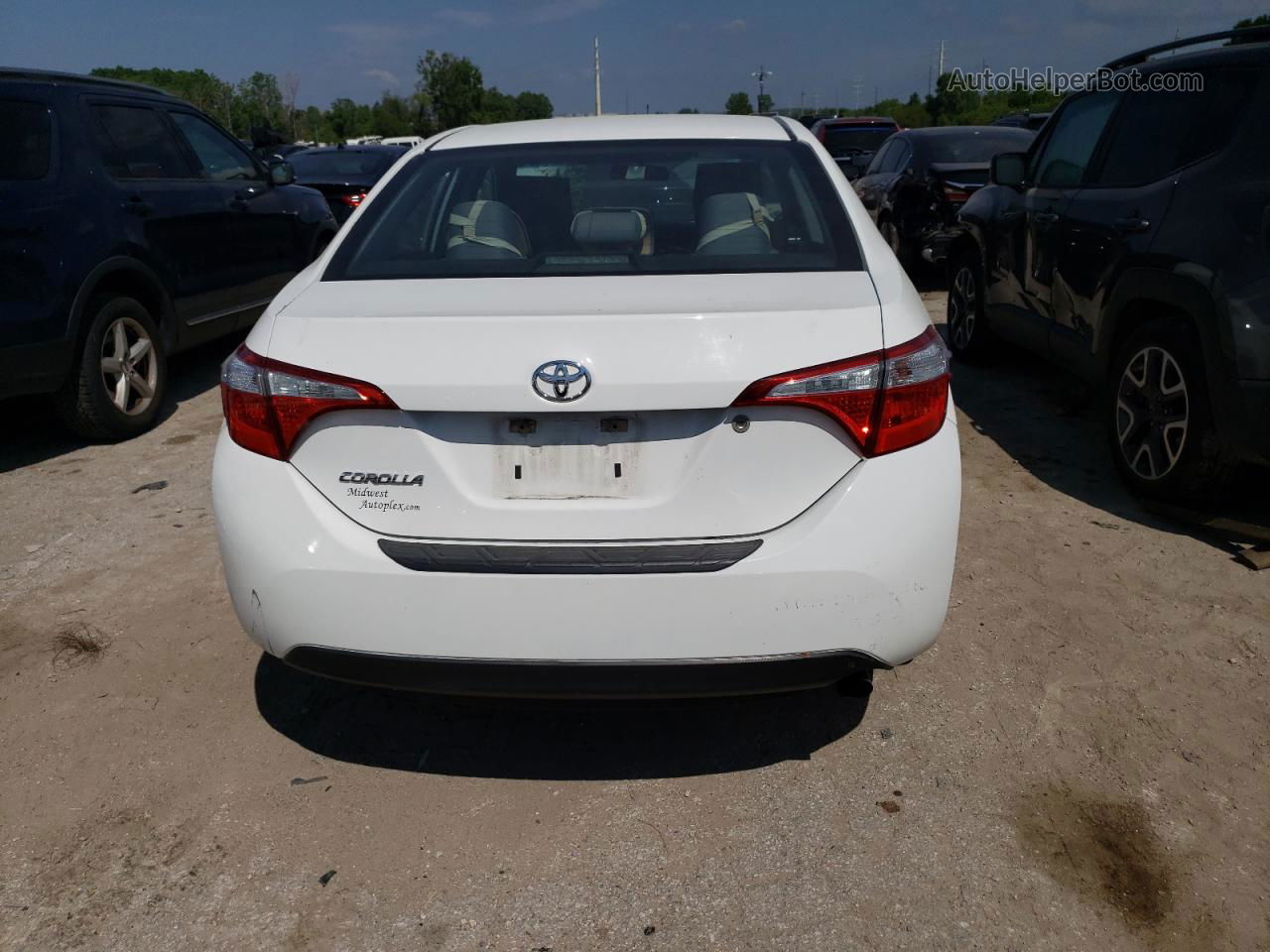 2015 Toyota Corolla L White vin: 5YFBURHE8FP233656