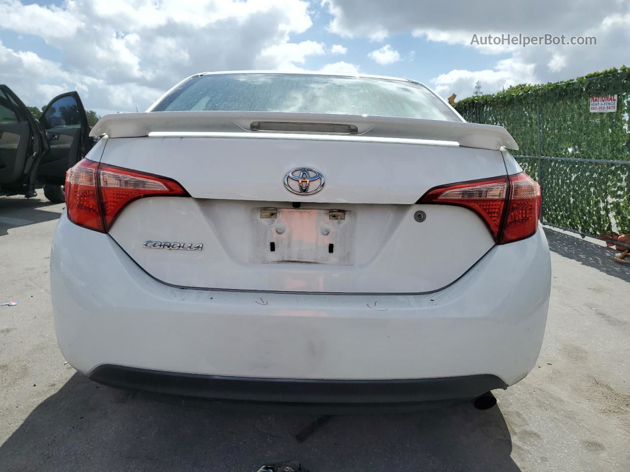 2019 Toyota Corolla L White vin: 5YFBURHE8KP904513