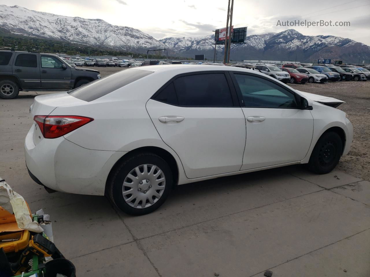 2014 Toyota Corolla L White vin: 5YFBURHE9EP172123