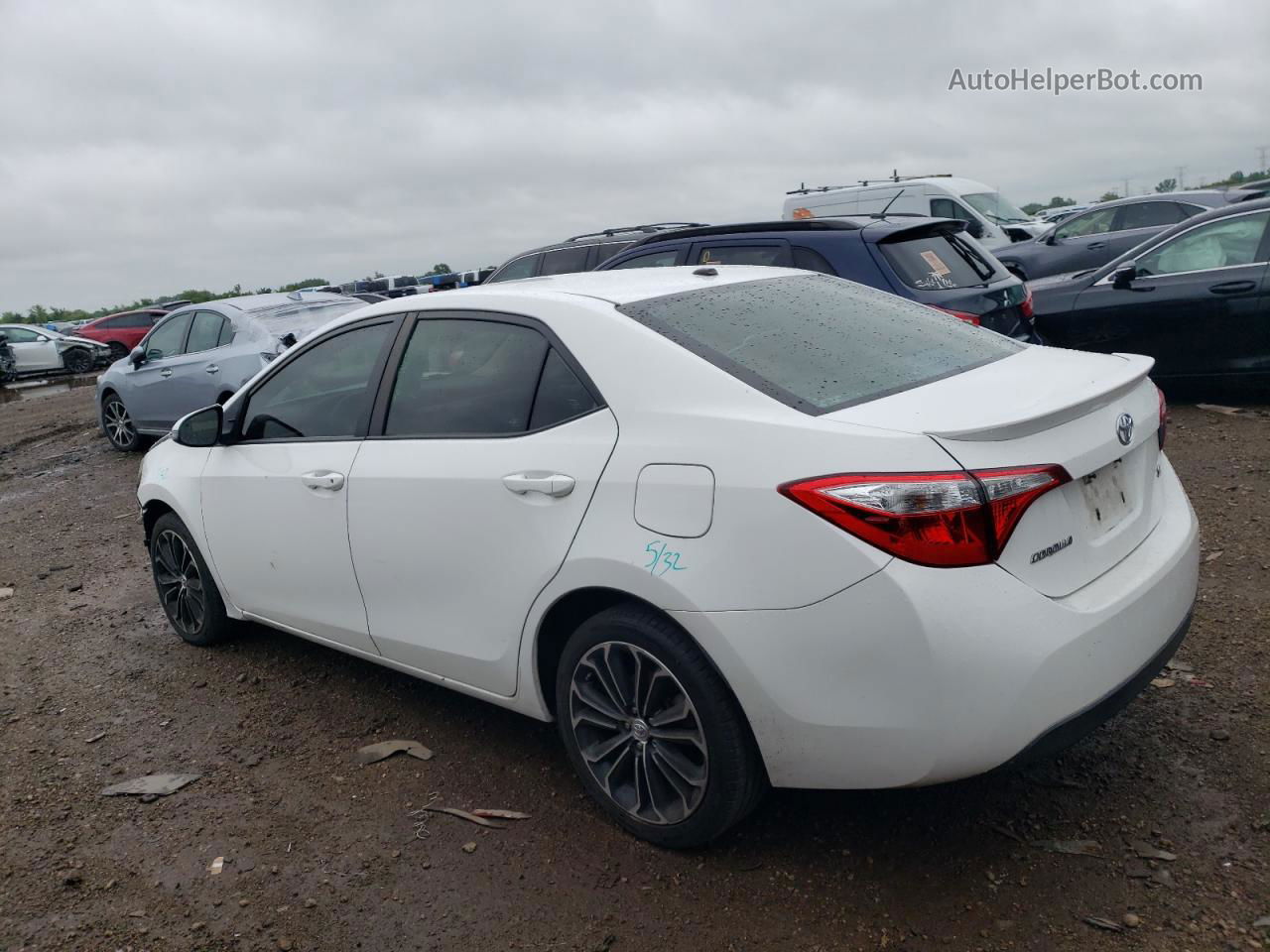 2015 Toyota Corolla L White vin: 5YFBURHE9FP182118