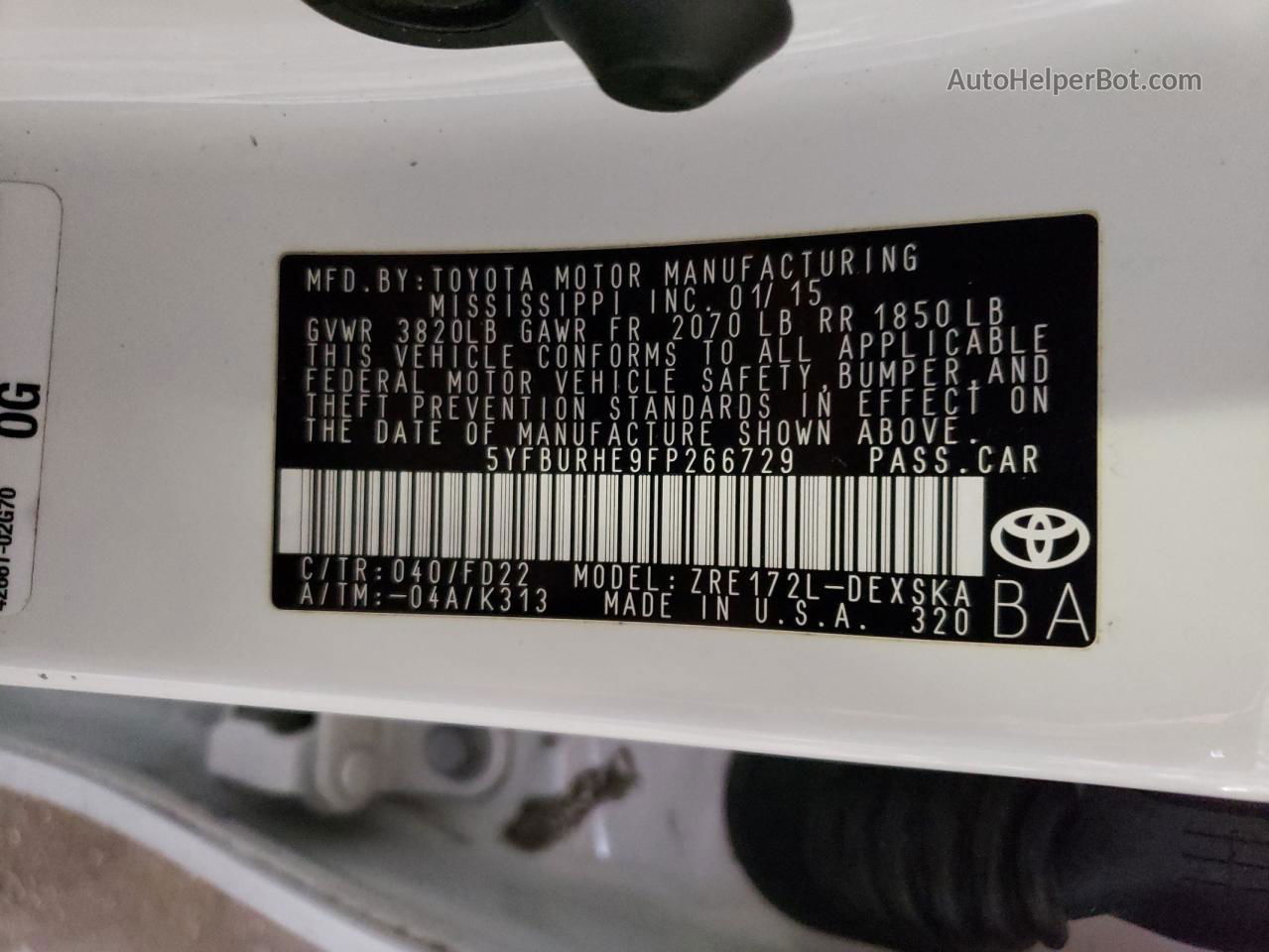 2015 Toyota Corolla L White vin: 5YFBURHE9FP266729