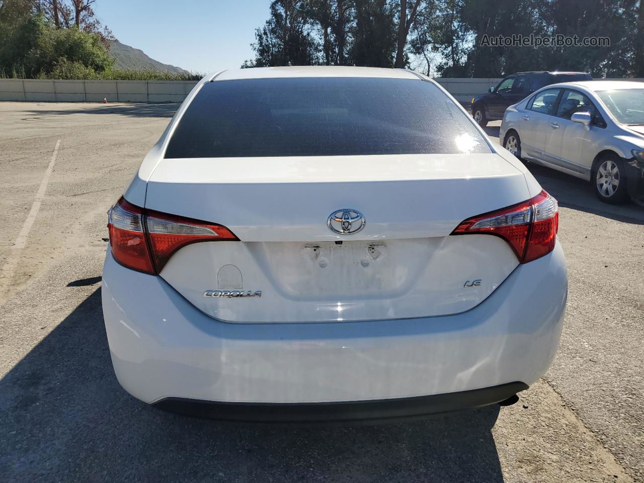 2015 Toyota Corolla L White vin: 5YFBURHE9FP300801