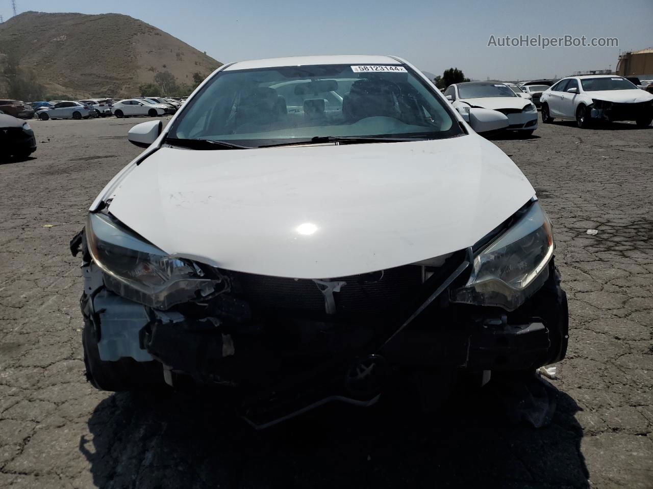 2015 Toyota Corolla L White vin: 5YFBURHE9FP332809