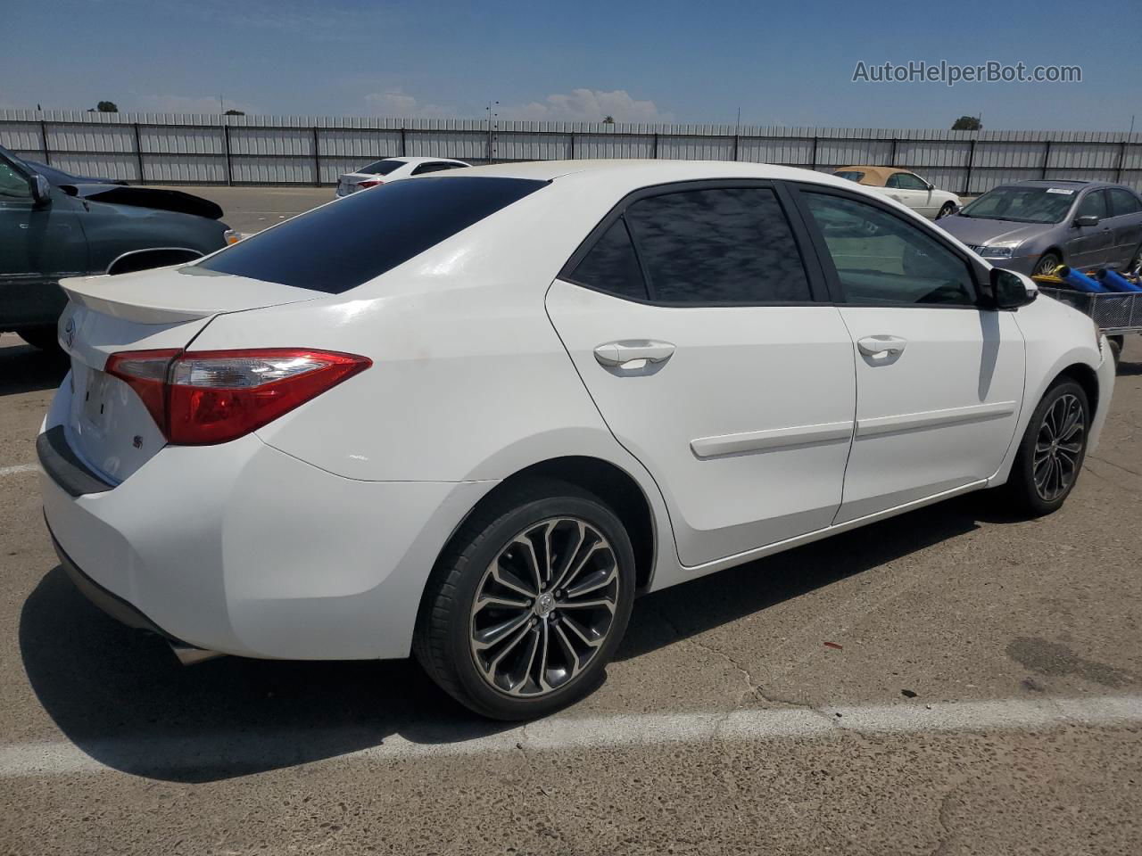 2015 Toyota Corolla L White vin: 5YFBURHE9FP336424