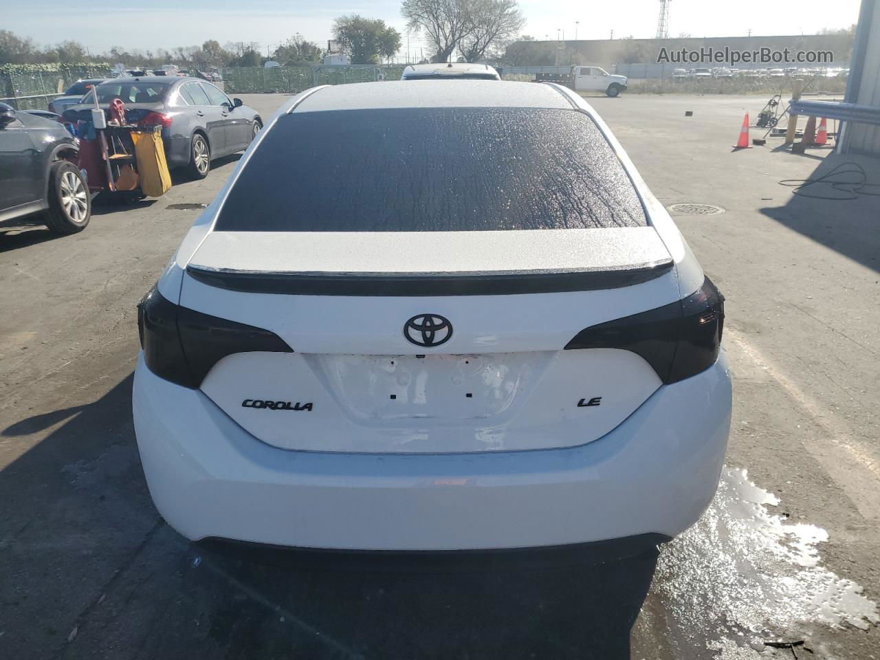 2015 Toyota Corolla L White vin: 5YFBURHEXFP216986