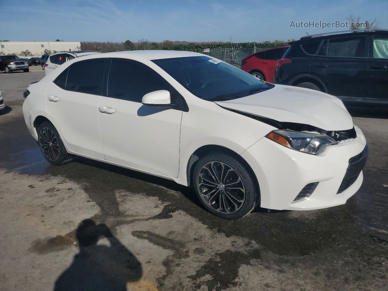 2015 Toyota Corolla L White vin: 5YFBURHEXFP216986