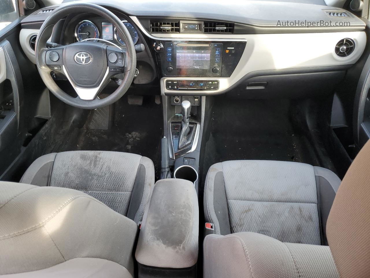 2017 Toyota Corolla L Silver vin: 5YFBURHEXHP686843