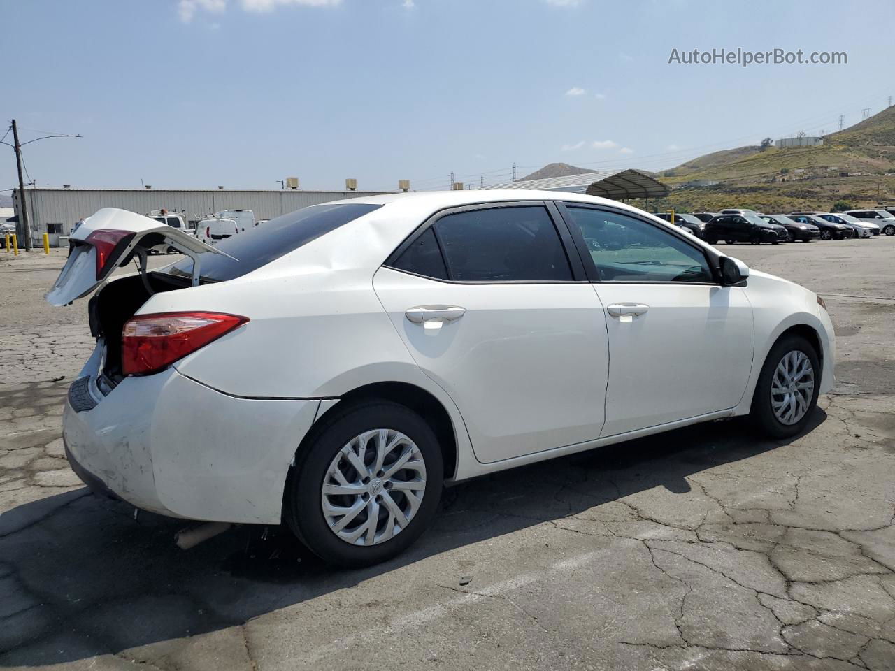 2017 Toyota Corolla L White vin: 5YFBURHEXHP692478