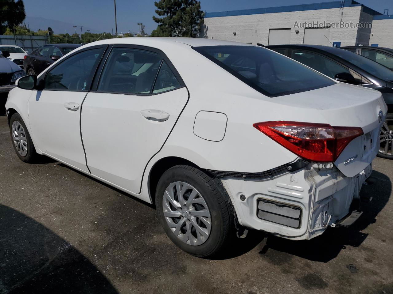 2017 Toyota Corolla L White vin: 5YFBURHEXHP698457