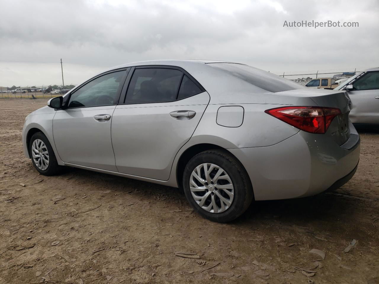 2017 Toyota Corolla L Silver vin: 5YFBURHEXHP724586