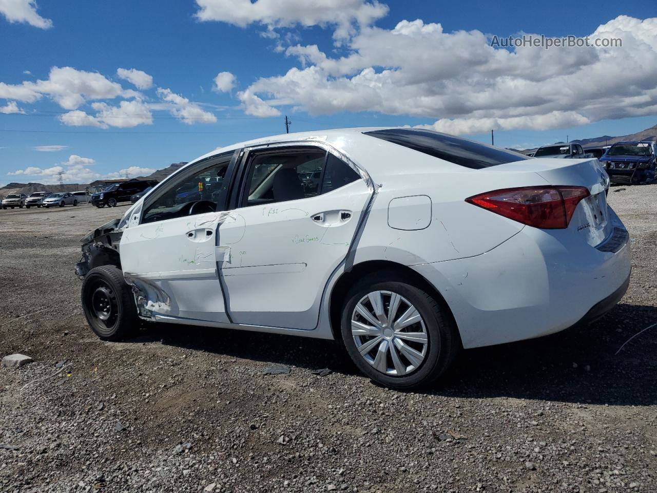 2019 Toyota Corolla L White vin: 5YFBURHEXKP868775