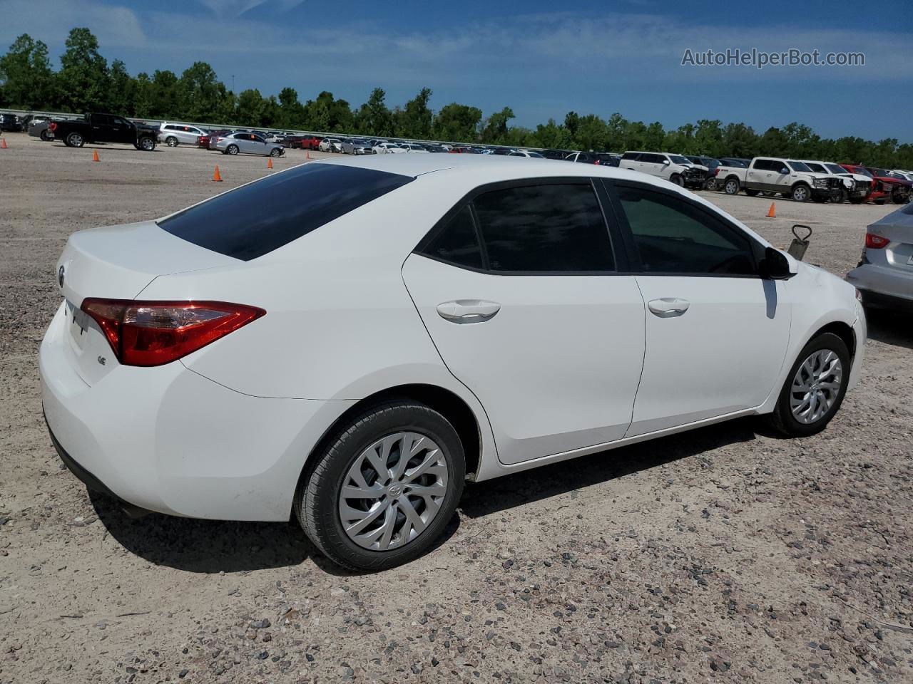 2019 Toyota Corolla L White vin: 5YFBURHEXKP929445