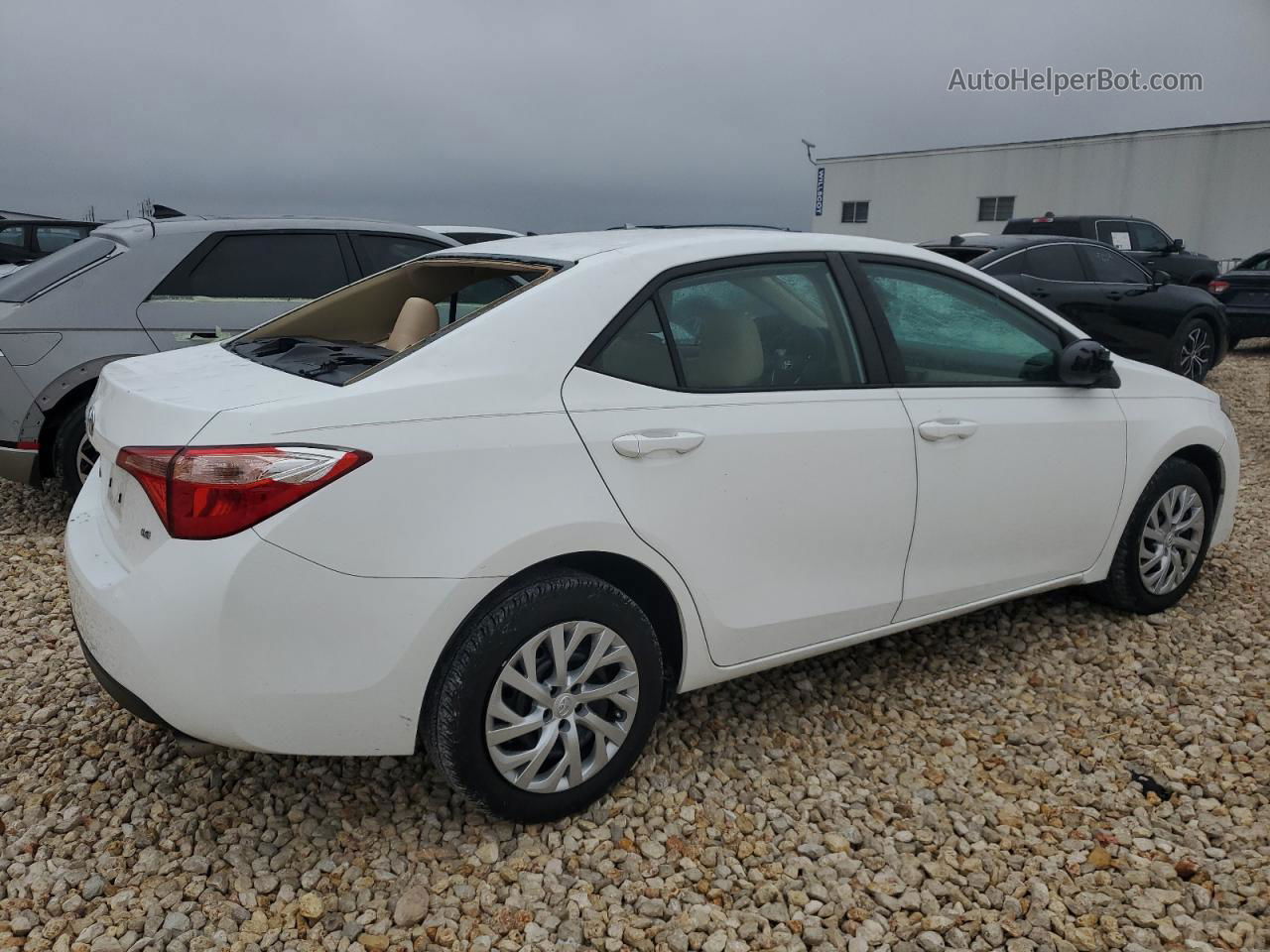 2019 Toyota Corolla L White vin: 5YFBURHEXKP945774