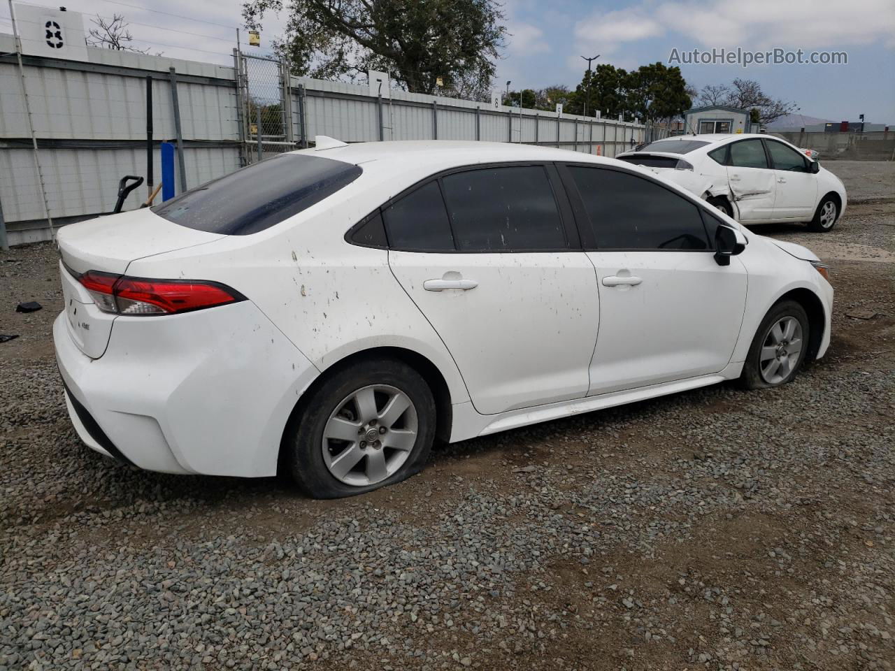 2021 Toyota Corolla Le White vin: 5YFEPMAE0MP157381