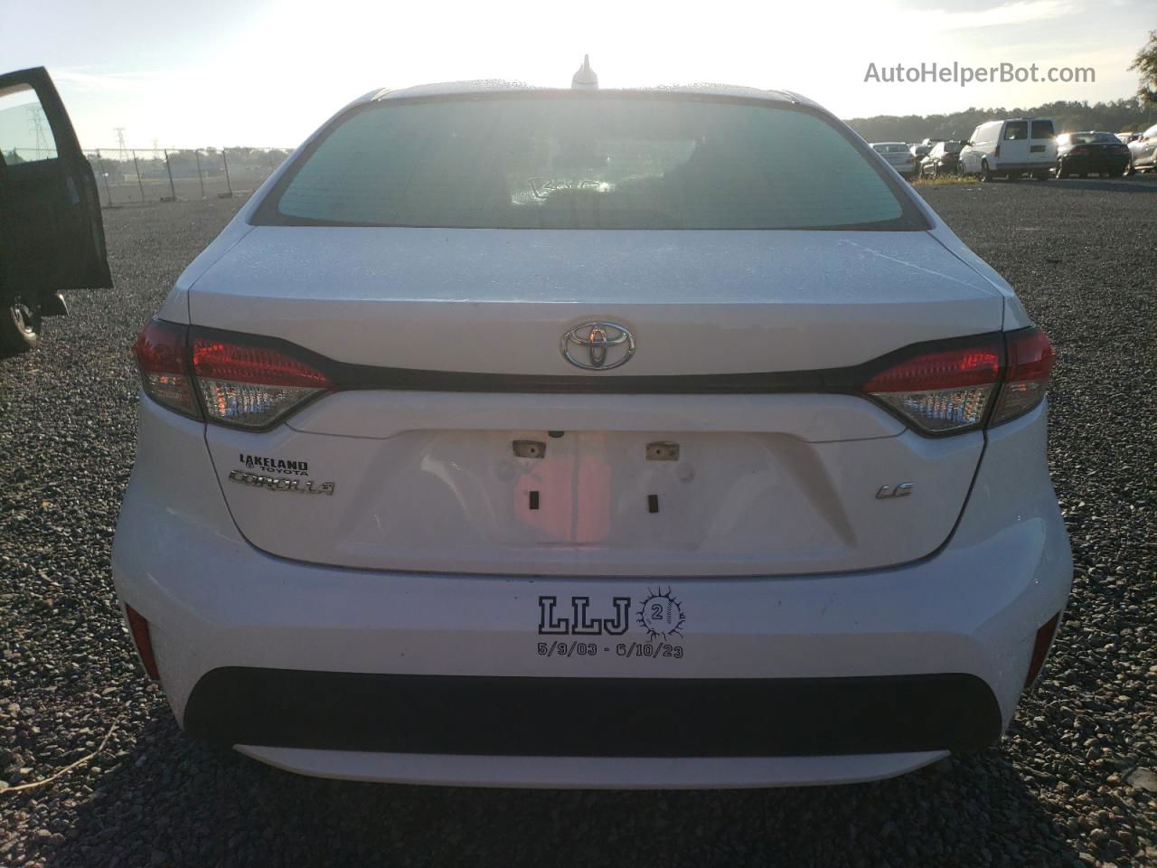 2021 Toyota Corolla Le White vin: 5YFEPMAE4MP193297