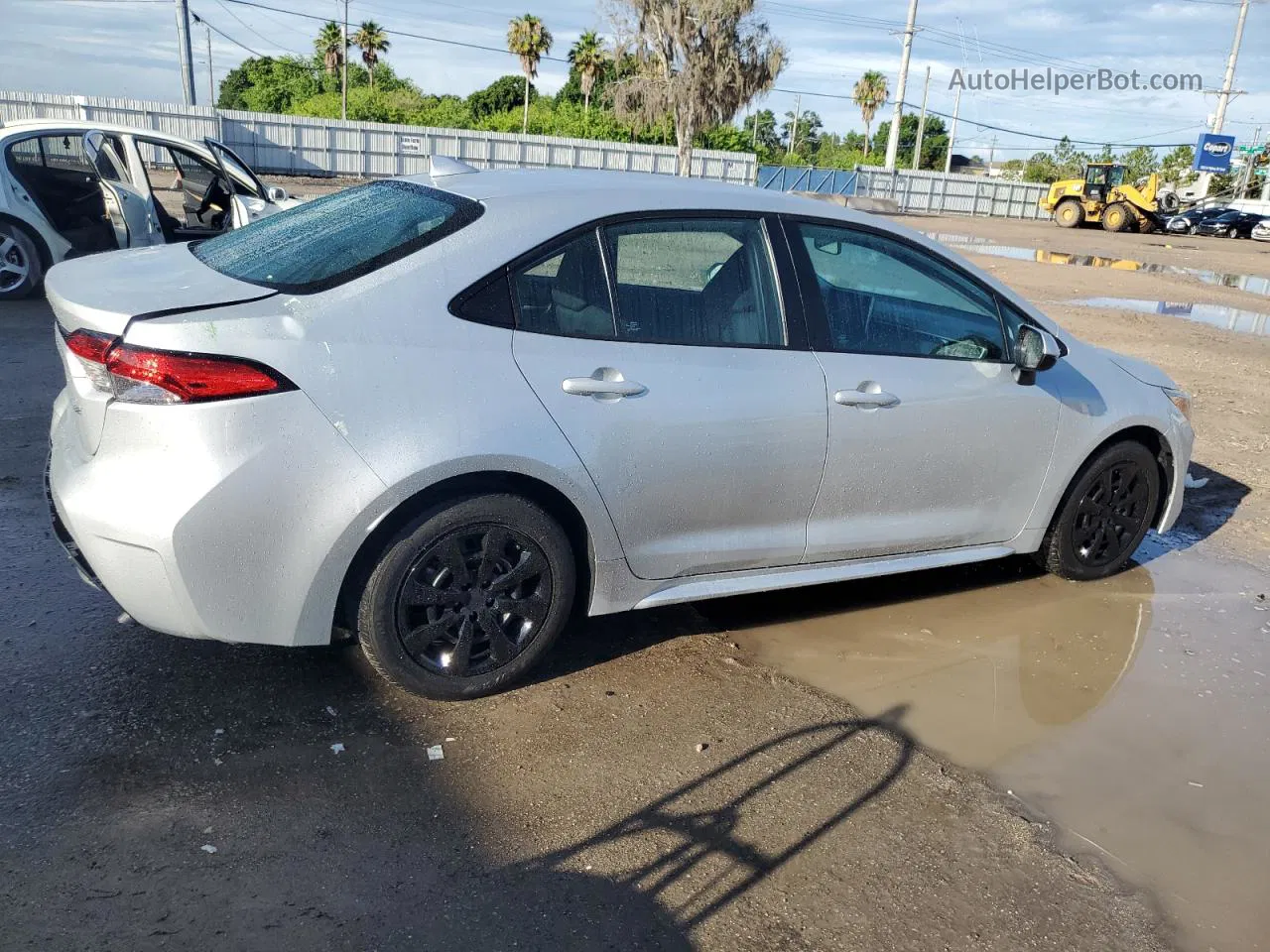 2021 Toyota Corolla Le Silver vin: 5YFEPMAE6MP242225