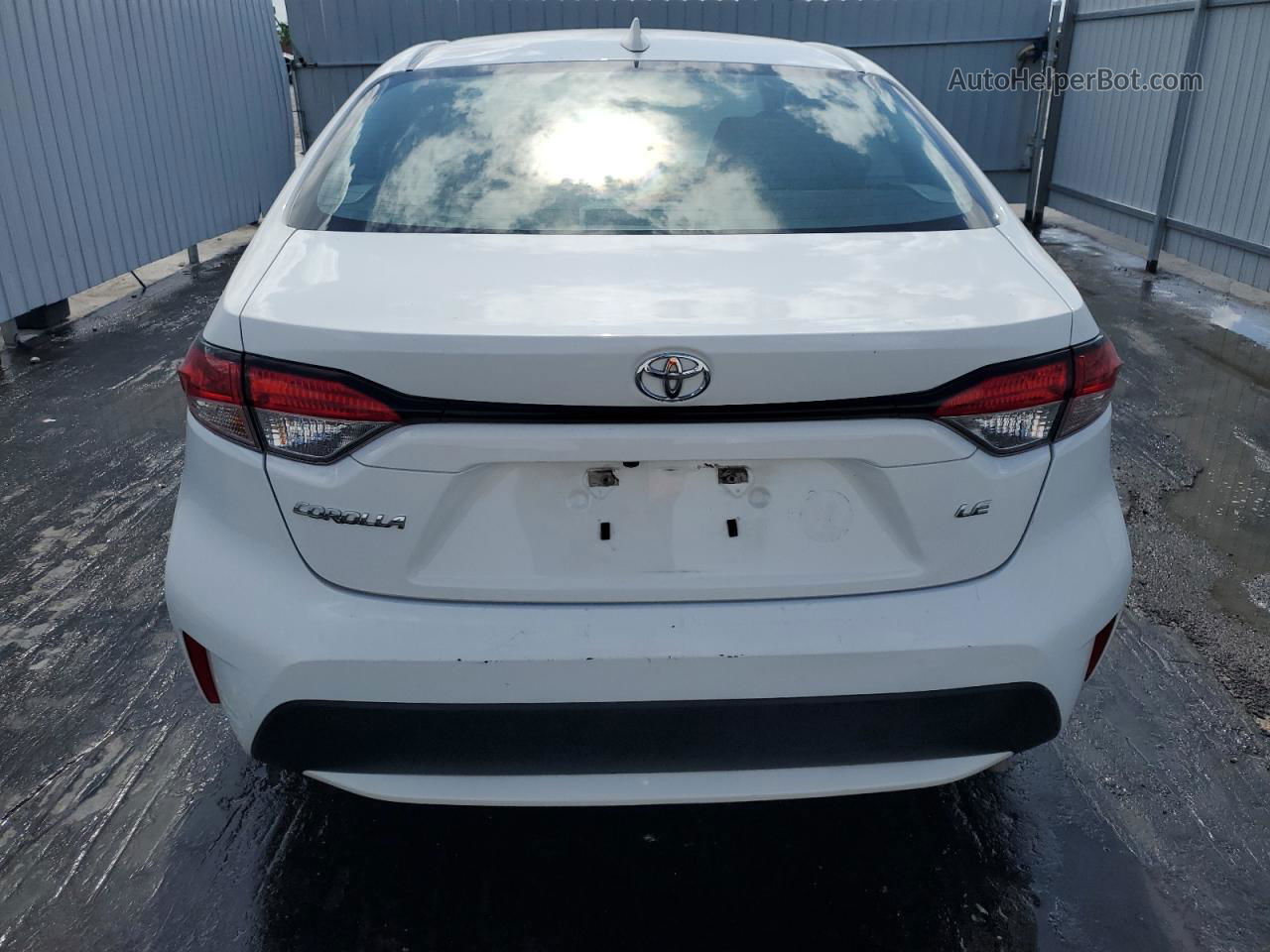 2021 Toyota Corolla Le White vin: 5YFEPMAE8MP152719