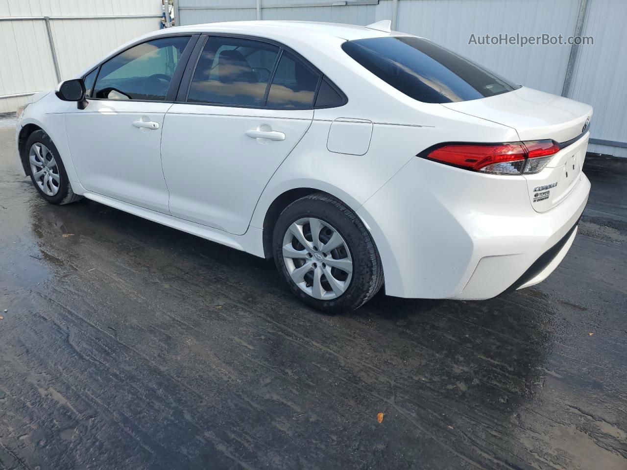 2020 Toyota Corolla Le White vin: 5YFEPRAE0LP072309