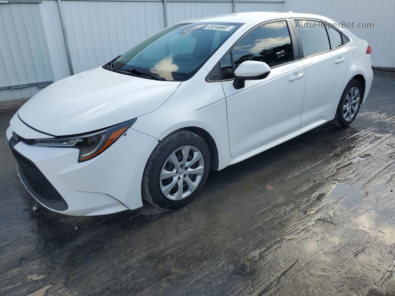 2020 Toyota Corolla Le White vin: 5YFEPRAE0LP072309