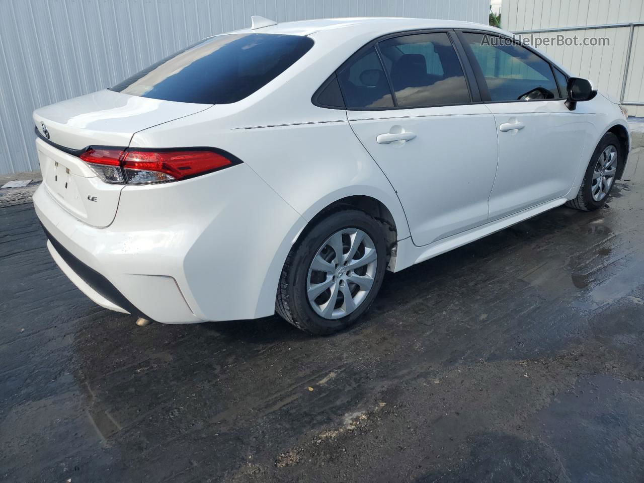 2020 Toyota Corolla Le White vin: 5YFEPRAE0LP072309