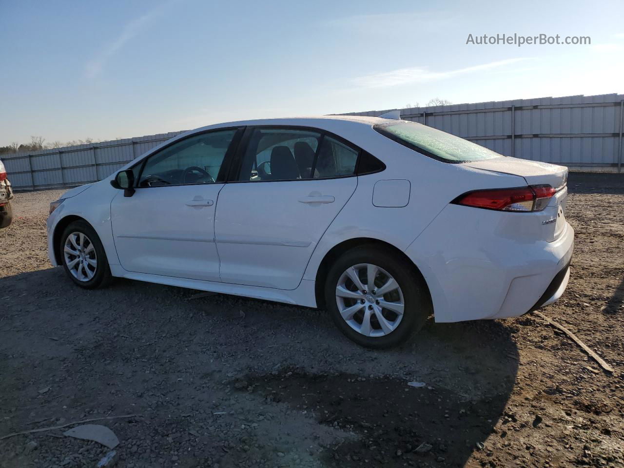 2020 Toyota Corolla Le White vin: 5YFEPRAE0LP073783