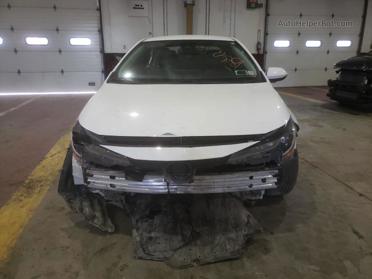 2020 Toyota Corolla Le White vin: 5YFEPRAE4LP098511