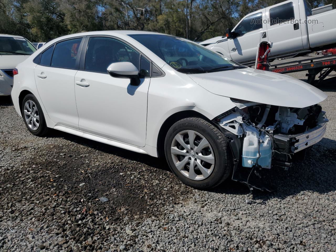 2020 Toyota Corolla Le White vin: 5YFEPRAE6LP136935