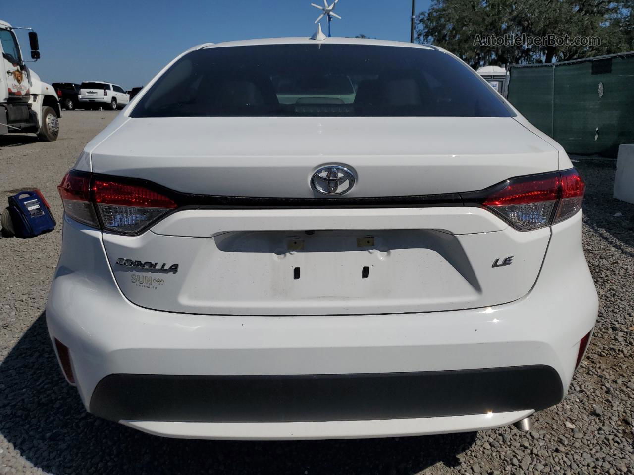 2020 Toyota Corolla Le White vin: 5YFEPRAE6LP136935