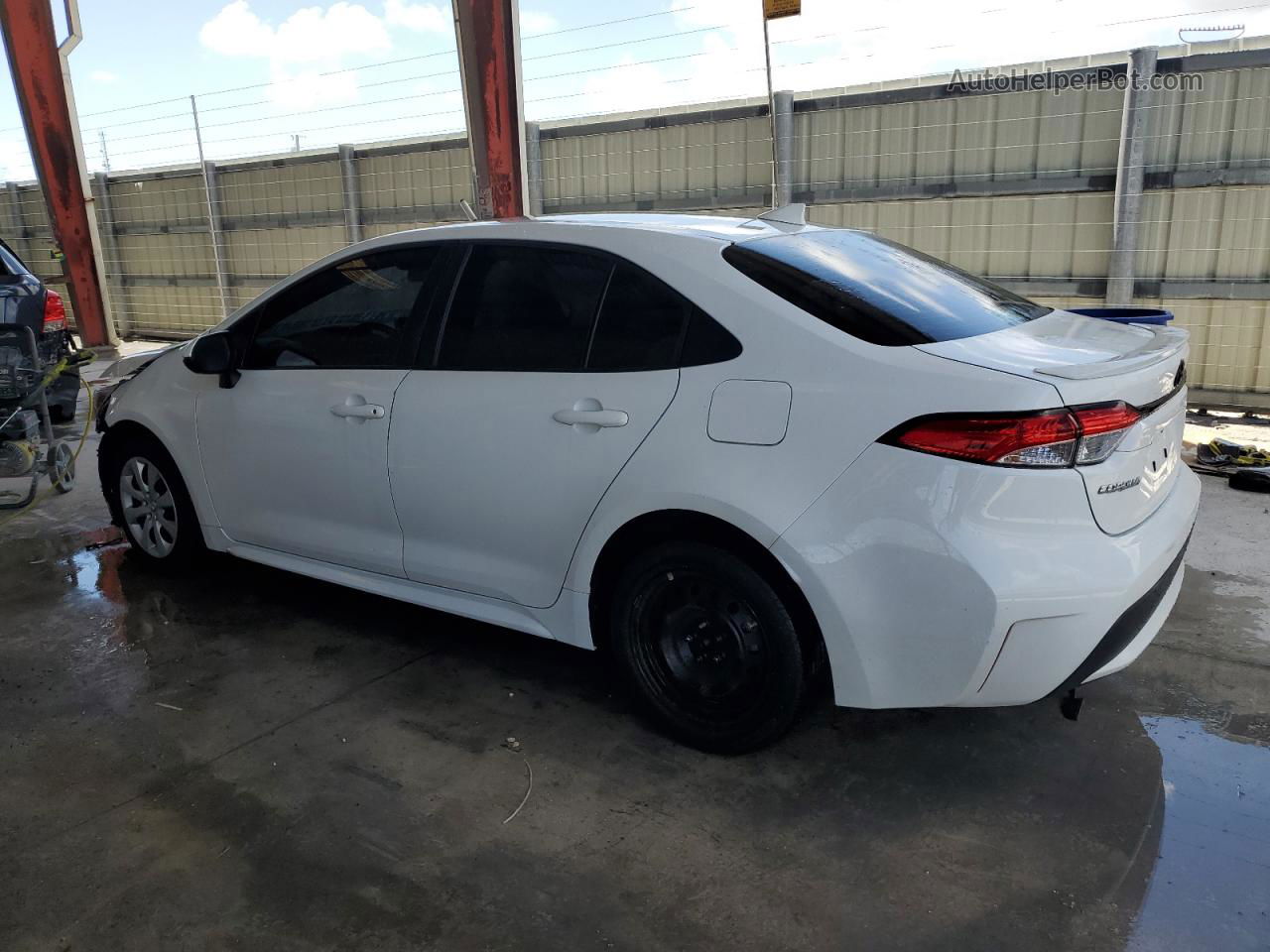 2020 Toyota Corolla Le White vin: 5YFEPRAE9LP072471