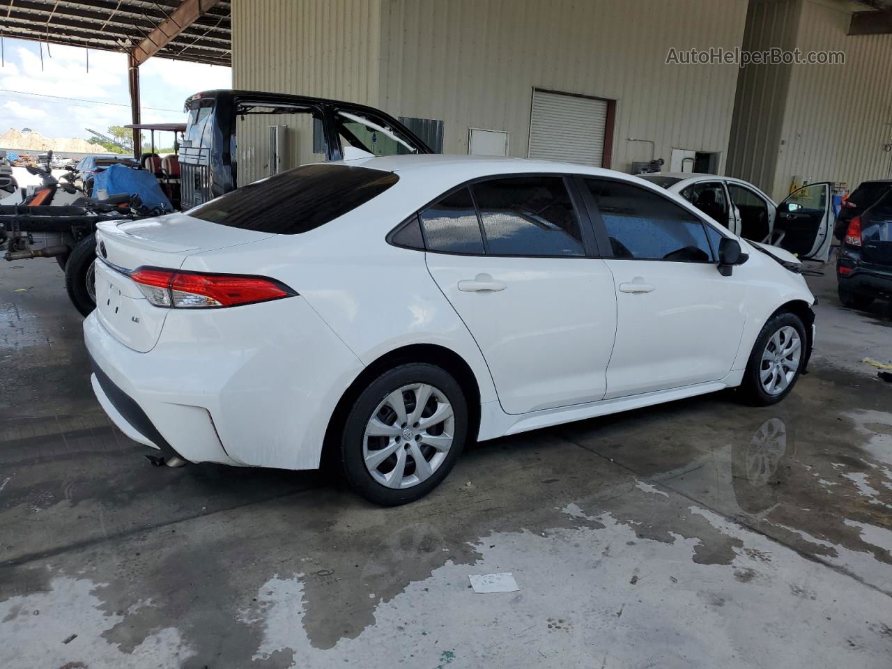 2020 Toyota Corolla Le White vin: 5YFEPRAE9LP072471