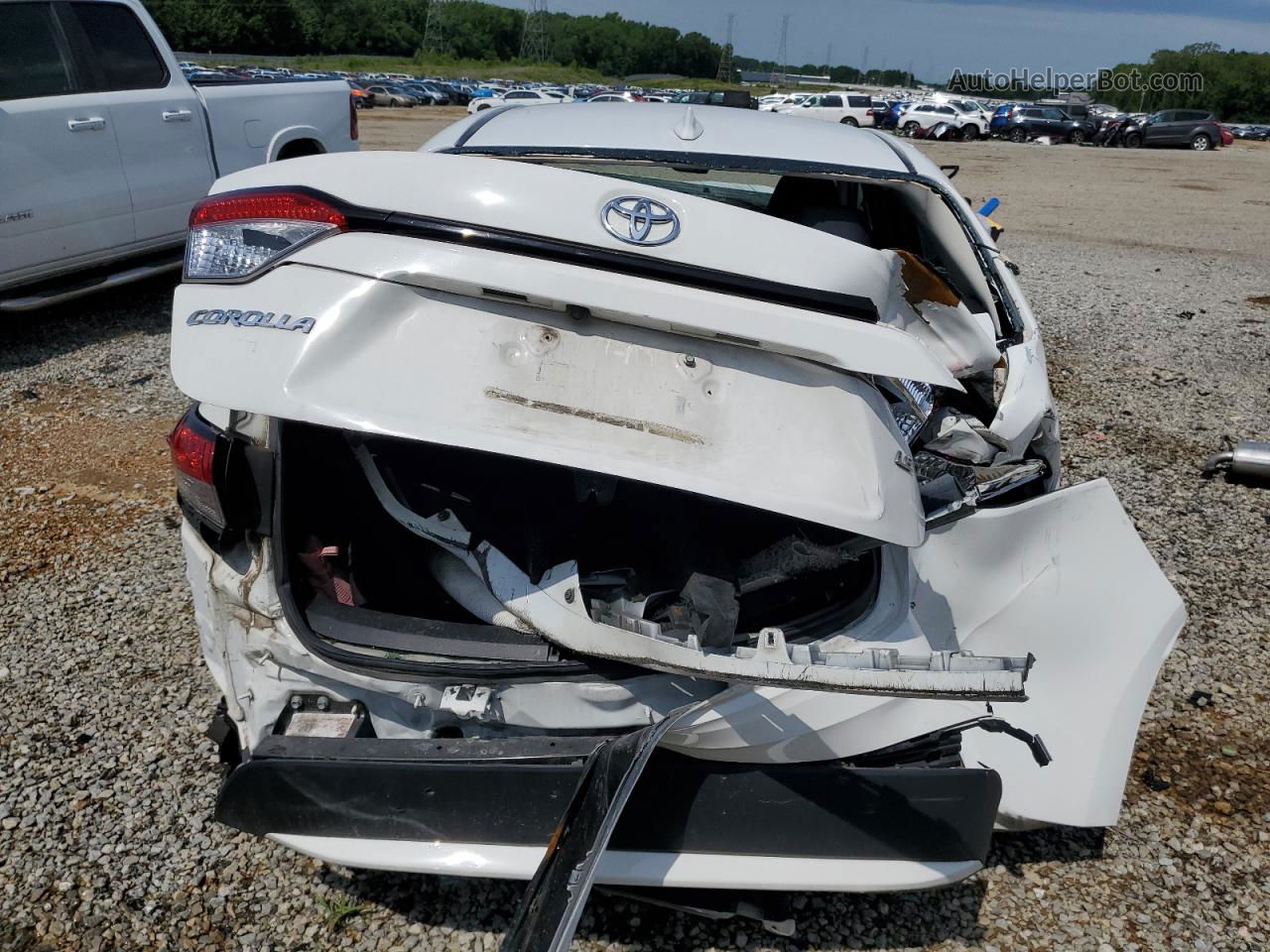 2020 Toyota Corolla Le White vin: 5YFEPRAE9LP095927