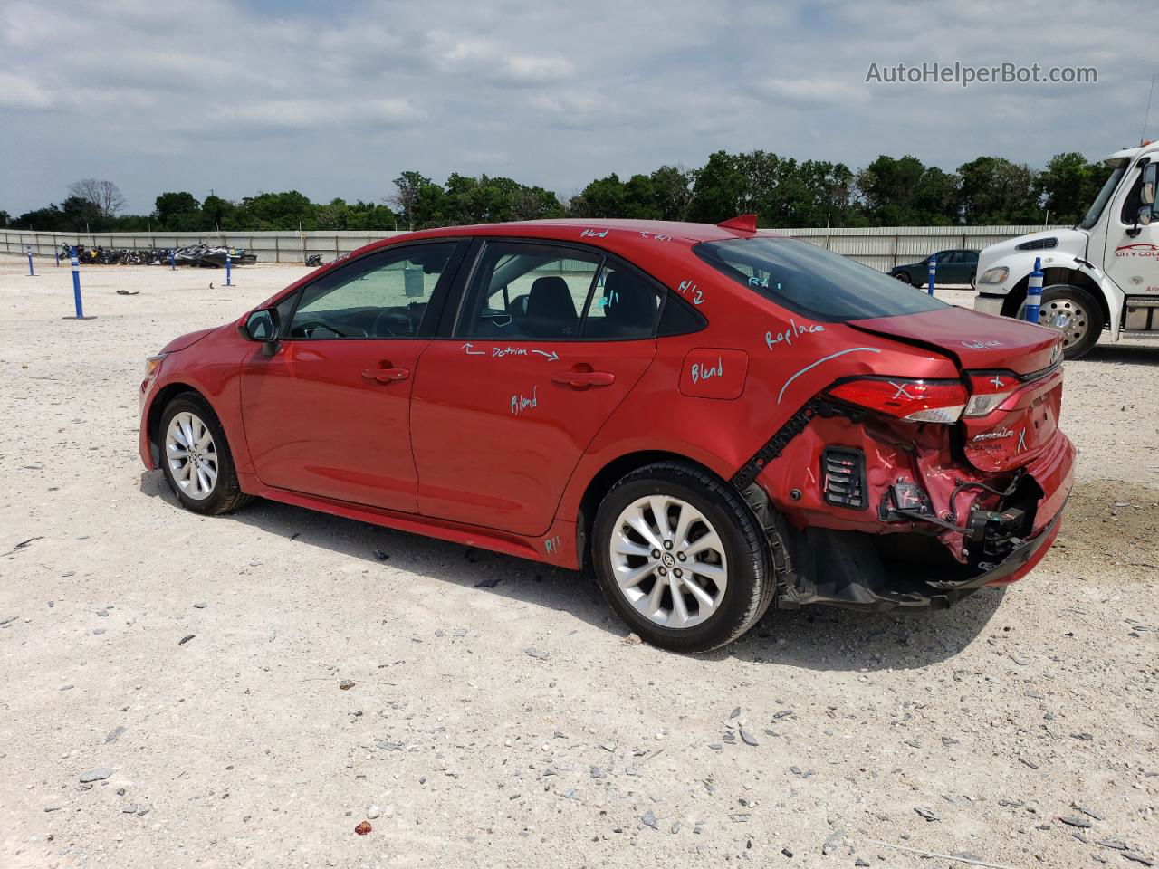 2020 Toyota Corolla Le Red vin: 5YFHPRAE4LP029413