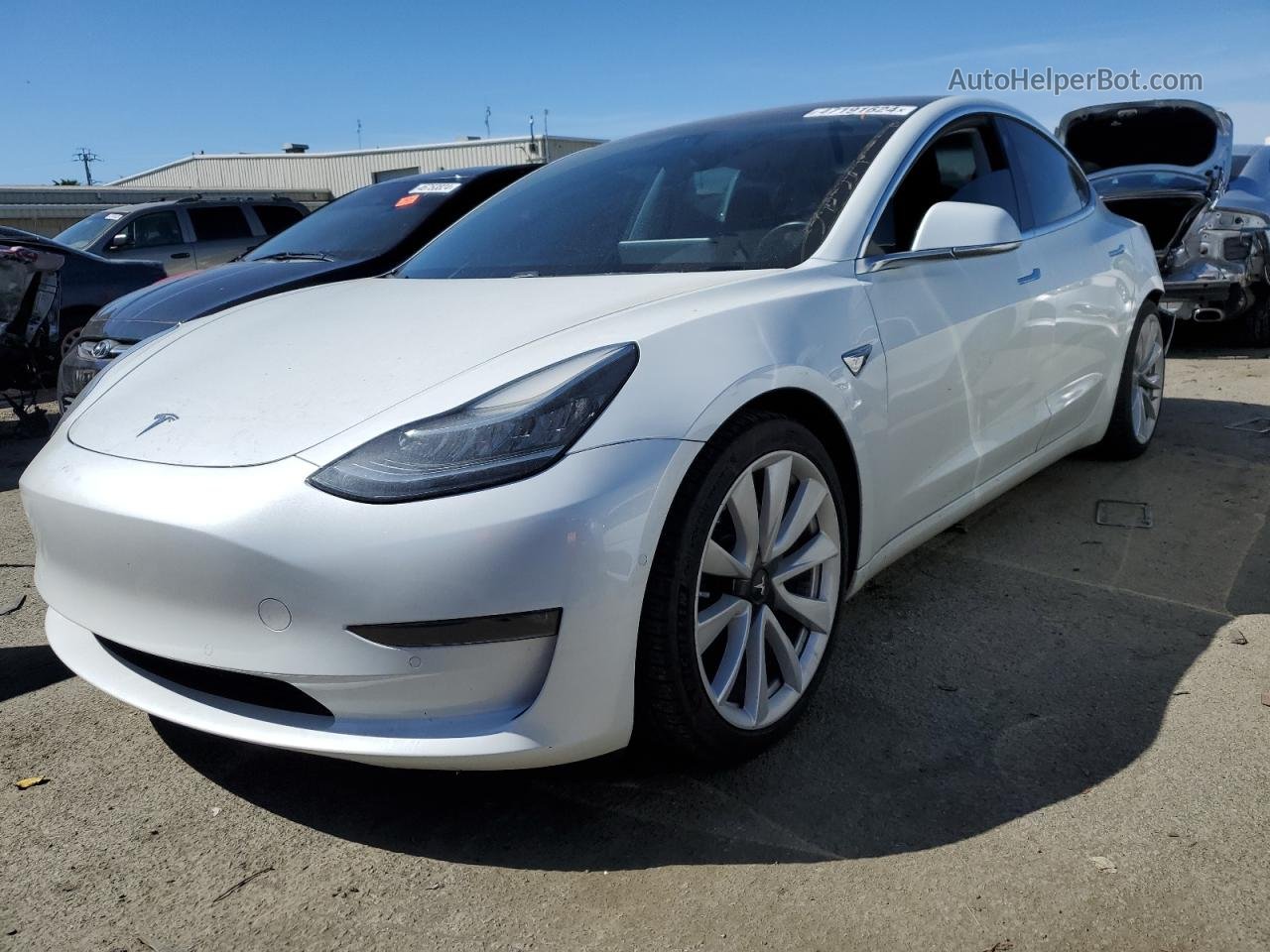 2018 Tesla Model 3  Белый vin: 5YJ3E1EA0JF025330