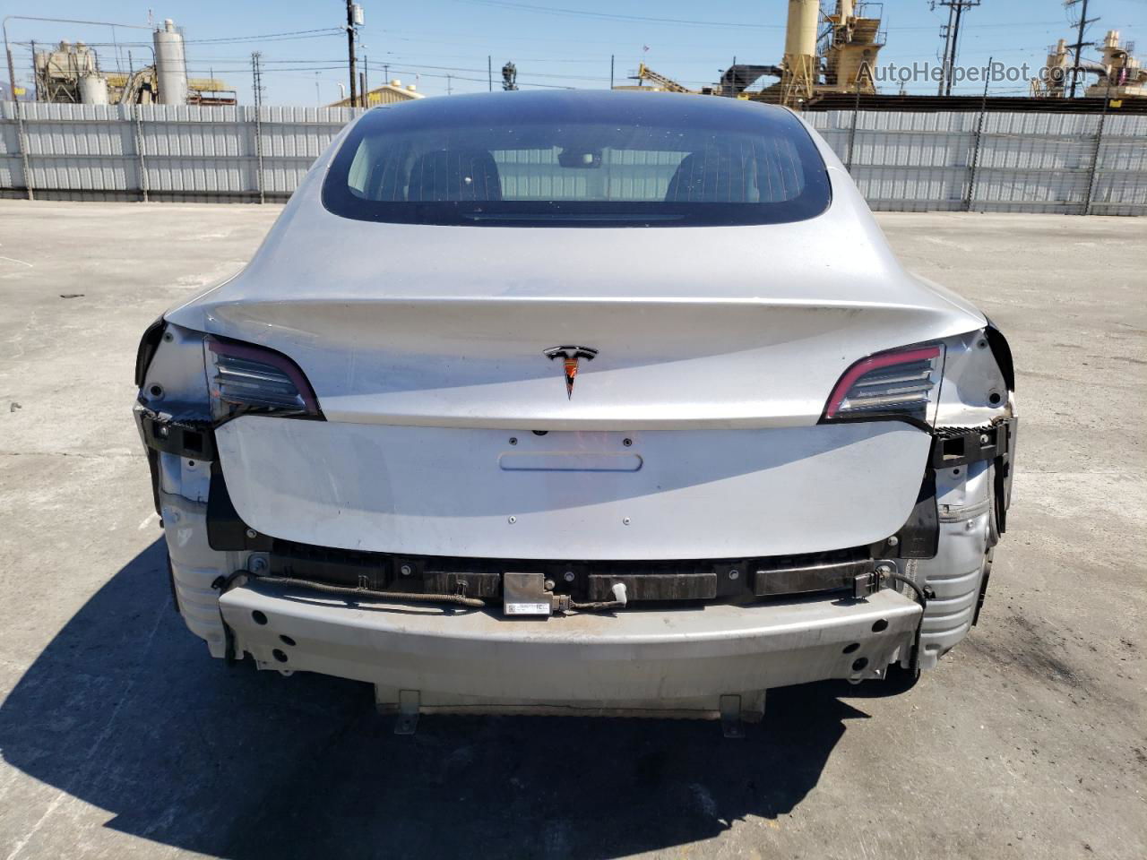 2018 Tesla Model 3  Silver vin: 5YJ3E1EA0JF033301