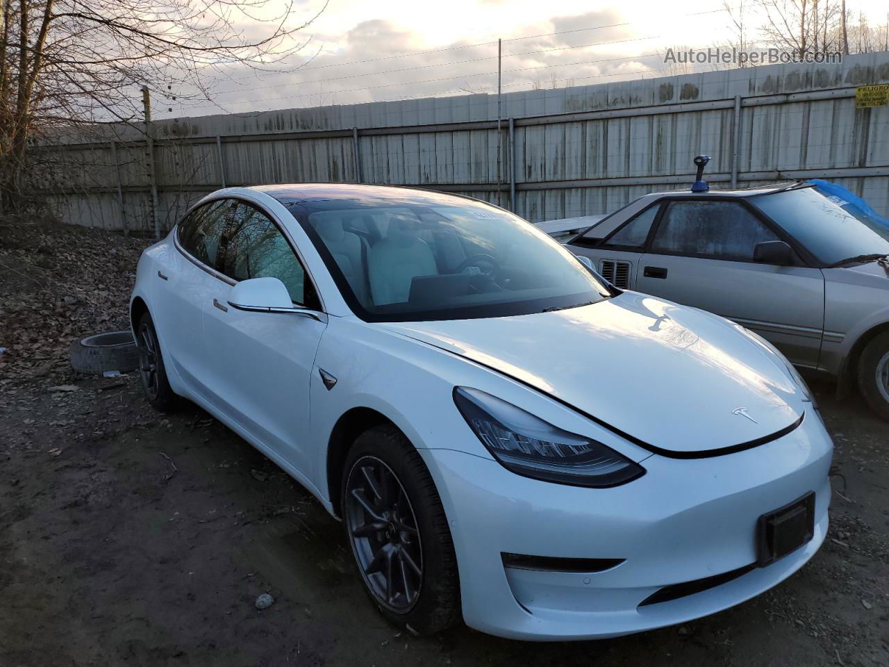 2018 Tesla Model 3  Белый vin: 5YJ3E1EA1JF168609