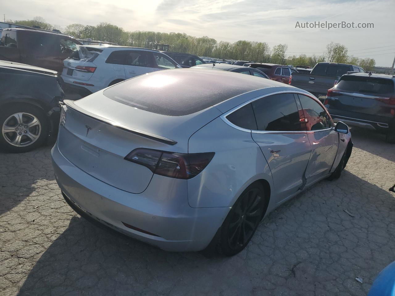 2018 Tesla Model 3  Серебряный vin: 5YJ3E1EA2JF042601