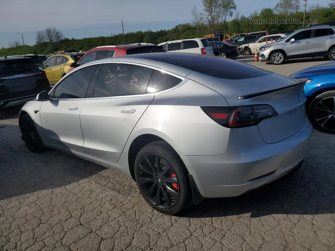 2018 Tesla Model 3  Серебряный vin: 5YJ3E1EA2JF042601