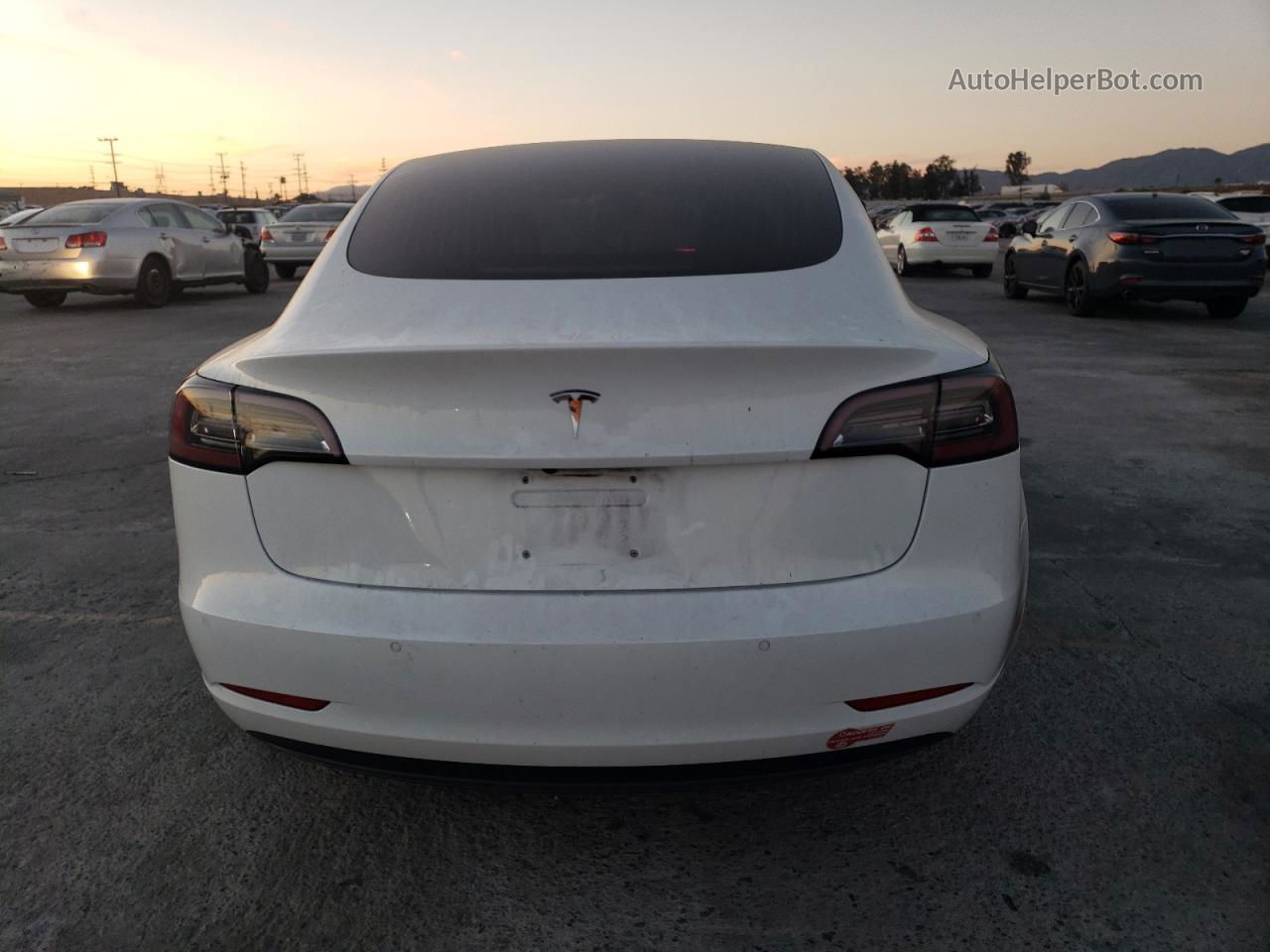 2018 Tesla Model 3  White vin: 5YJ3E1EA2JF053873