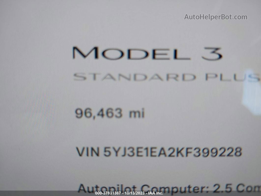 2019 Tesla Model 3 Range Черный vin: 5YJ3E1EA2KF399228