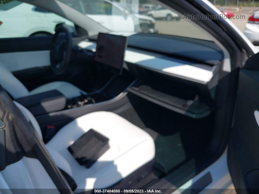 2020 Tesla Model 3 Standard Range Plus Rear-wheel Drive/standard Range Rear-wheel Drive White vin: 5YJ3E1EA2LF741035