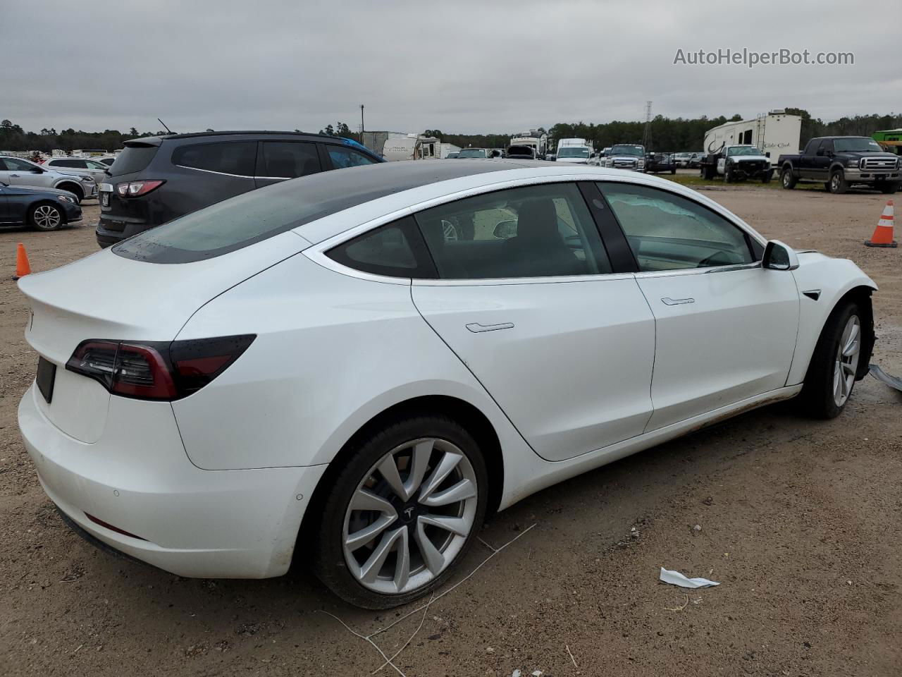 2019 Tesla Model 3  White vin: 5YJ3E1EA3KF476589