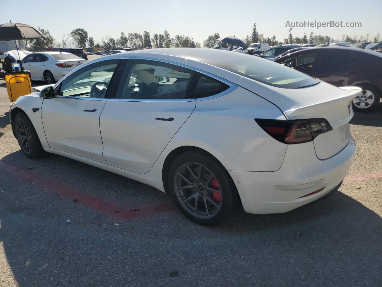2018 Tesla Model 3  Белый vin: 5YJ3E1EA4JF053891