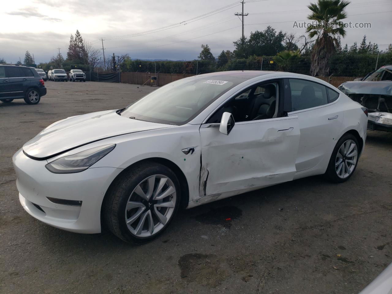 2018 Tesla Model 3  Белый vin: 5YJ3E1EA4JF164733