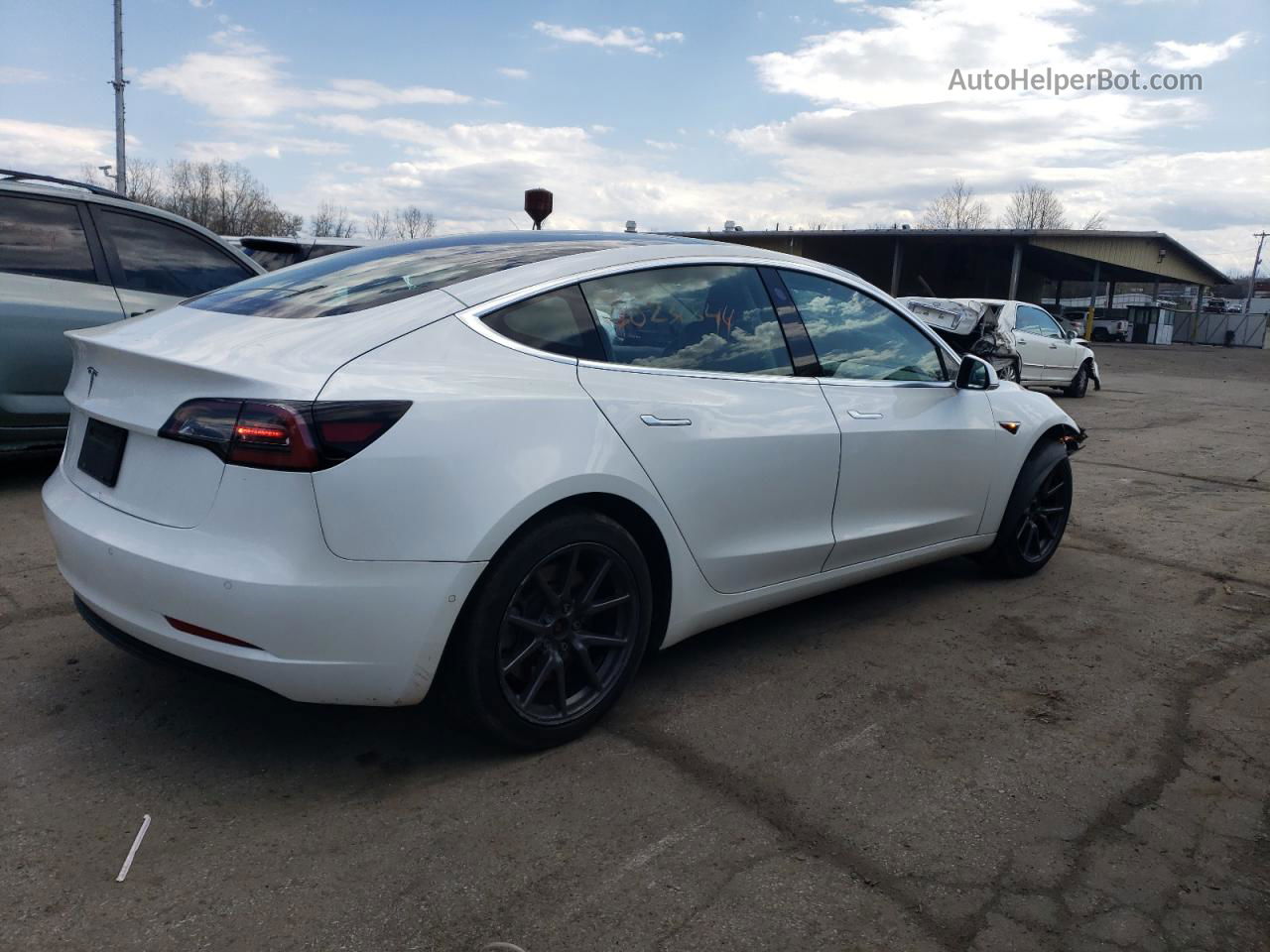 2019 Tesla Model 3  White vin: 5YJ3E1EA4KF484006