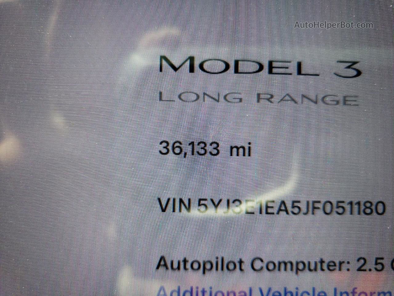 2018 Tesla Model 3  Белый vin: 5YJ3E1EA5JF051180