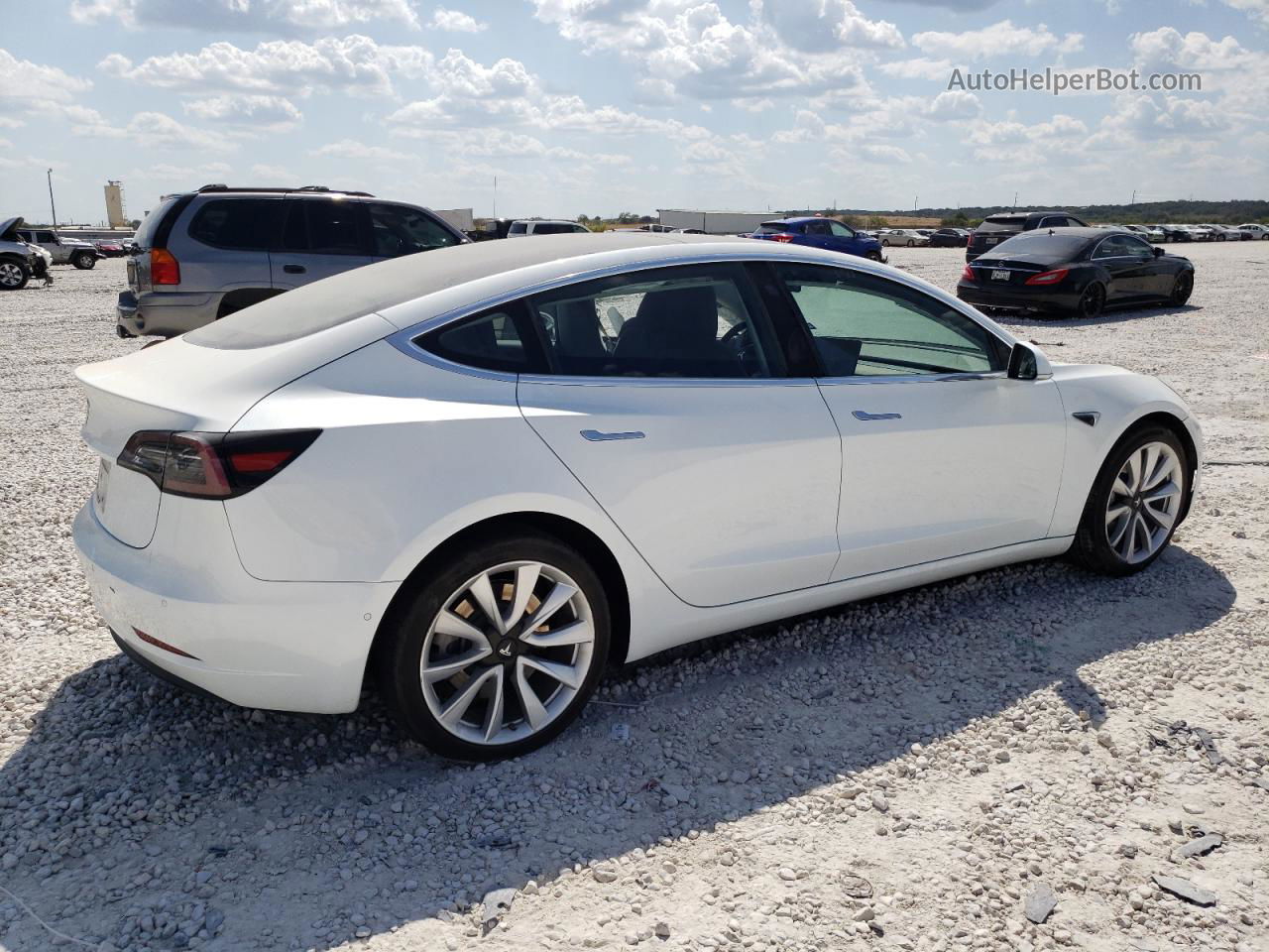 2018 Tesla Model 3  Белый vin: 5YJ3E1EA5JF051180